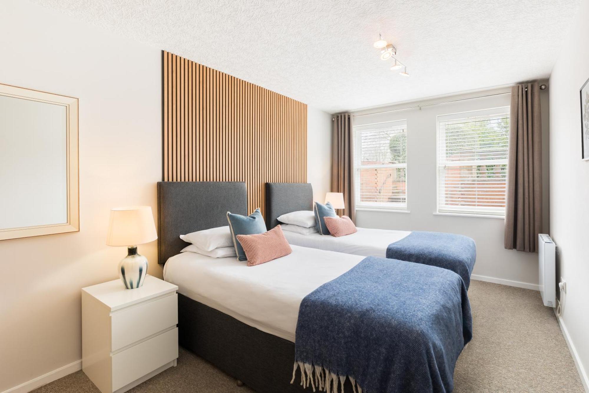 Modern 2-Bedroom Apartments With Free Parking In Leamington Spa Dış mekan fotoğraf