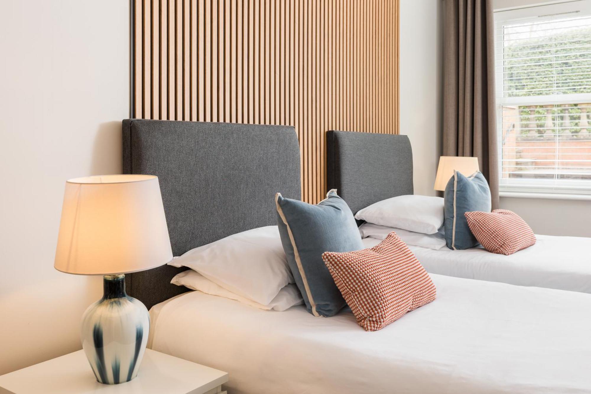 Modern 2-Bedroom Apartments With Free Parking In Leamington Spa Dış mekan fotoğraf