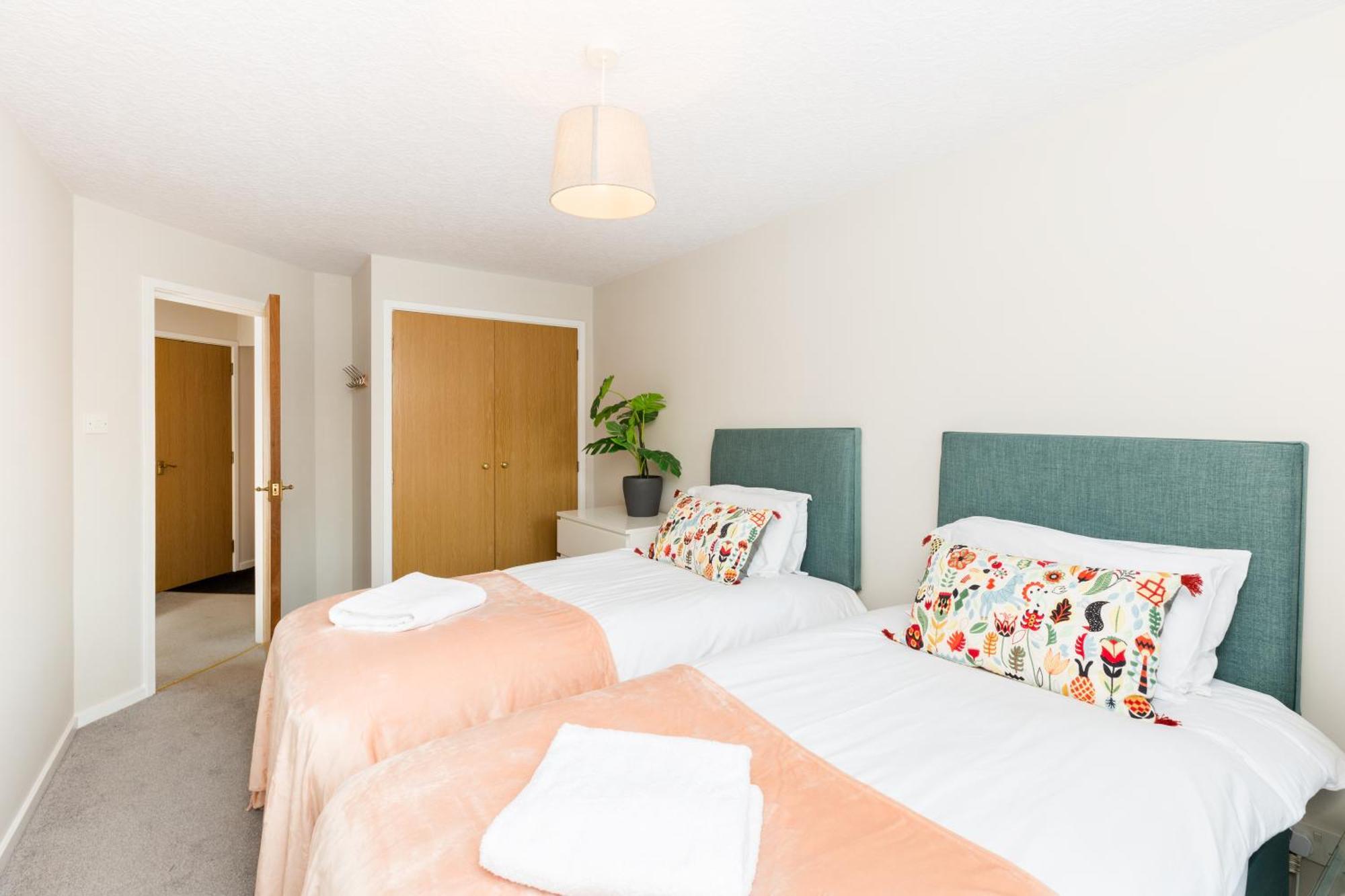 Modern 2-Bedroom Apartments With Free Parking In Leamington Spa Dış mekan fotoğraf