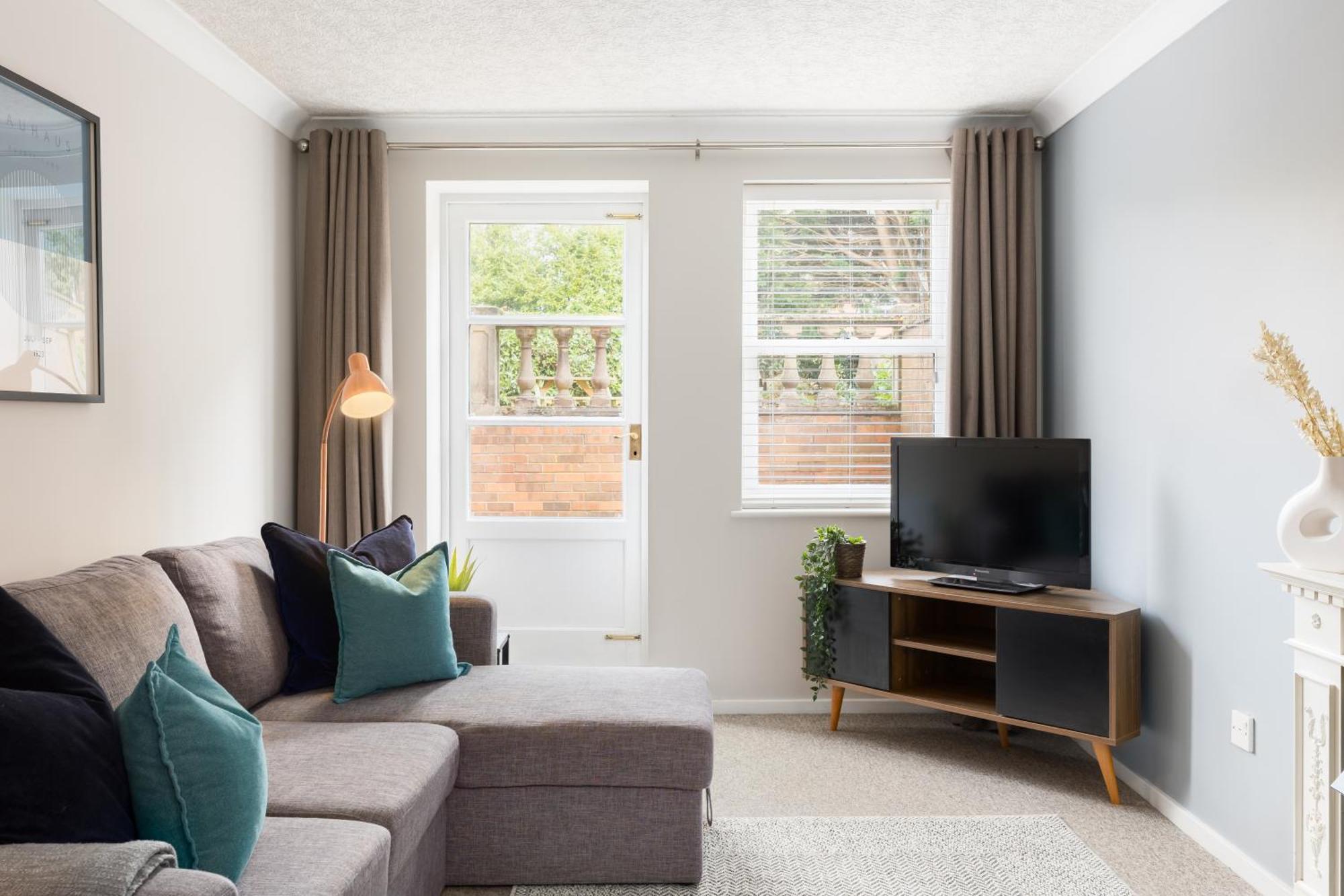 Modern 2-Bedroom Apartments With Free Parking In Leamington Spa Dış mekan fotoğraf