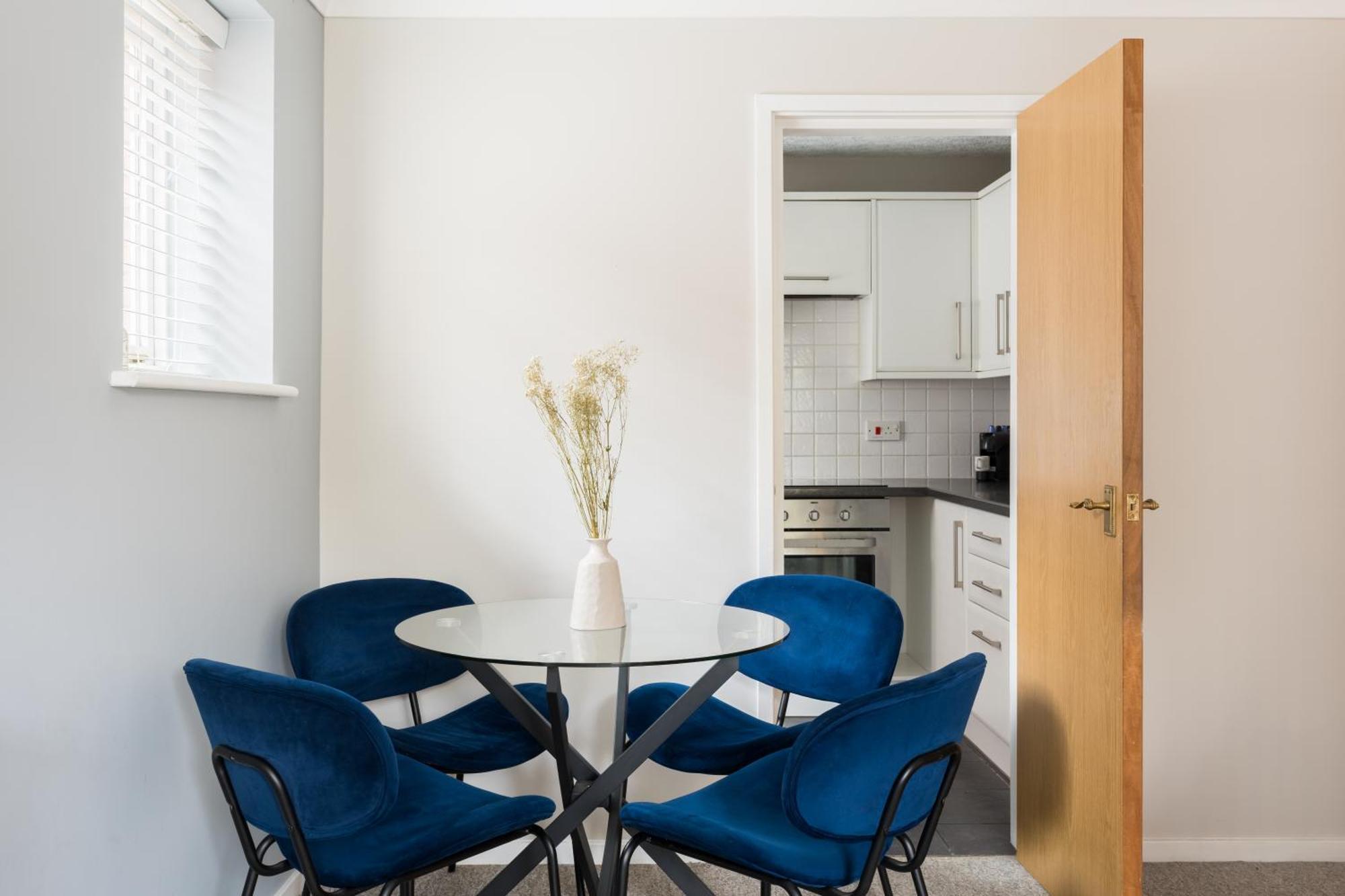 Modern 2-Bedroom Apartments With Free Parking In Leamington Spa Dış mekan fotoğraf