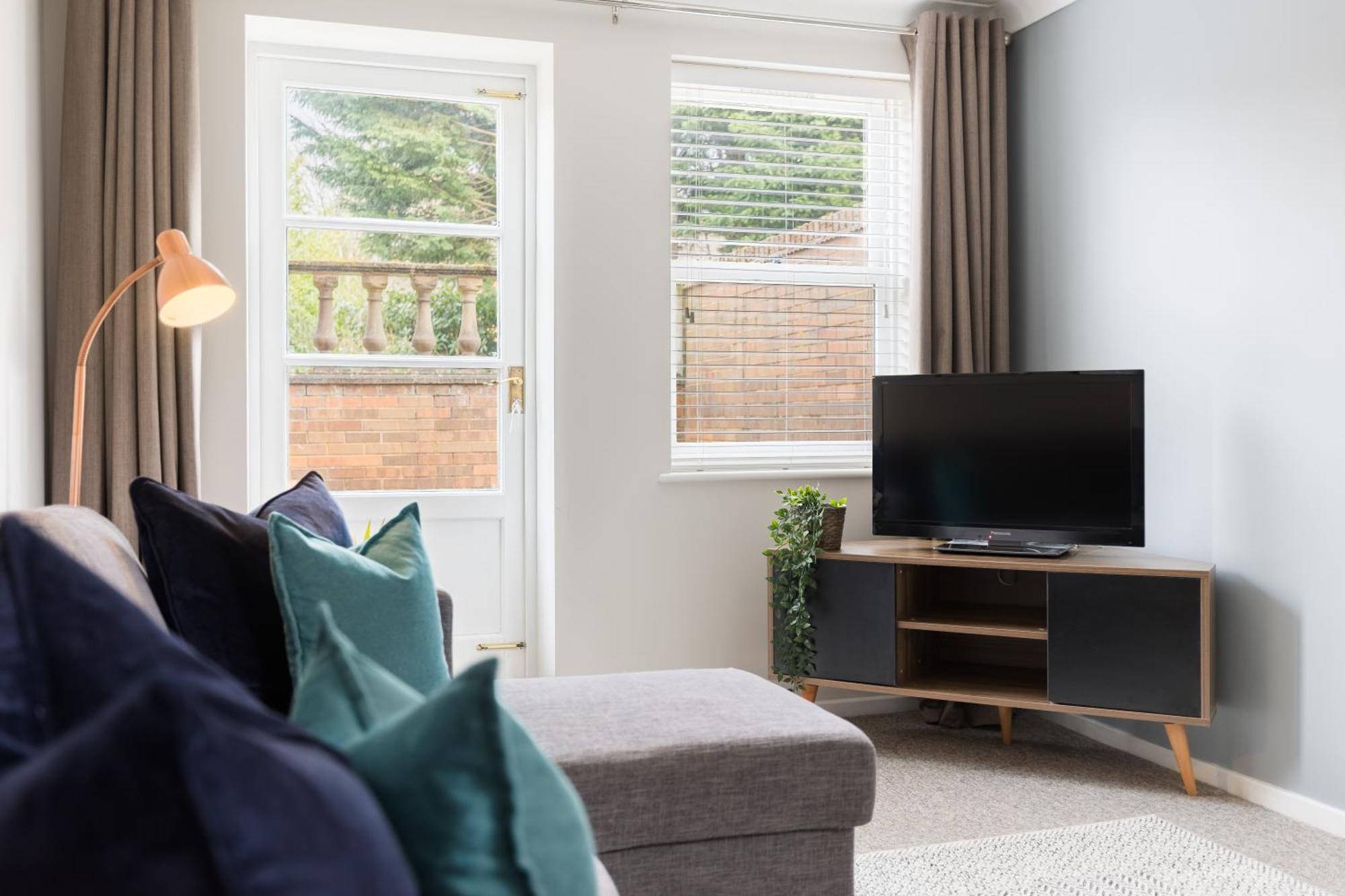 Modern 2-Bedroom Apartments With Free Parking In Leamington Spa Dış mekan fotoğraf
