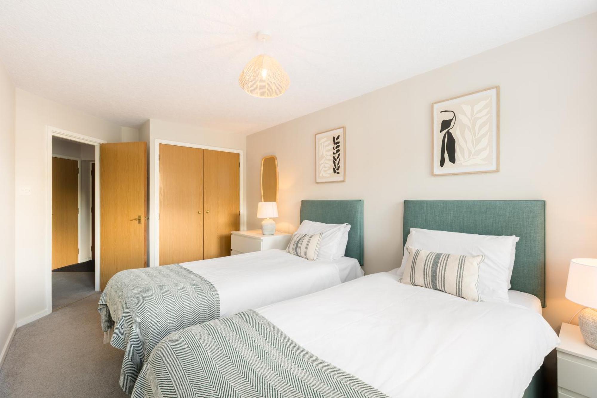 Modern 2-Bedroom Apartments With Free Parking In Leamington Spa Dış mekan fotoğraf
